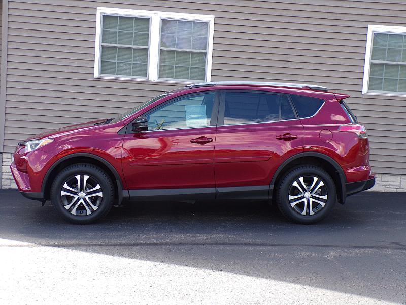Toyota RAV4 LE AWD 2018