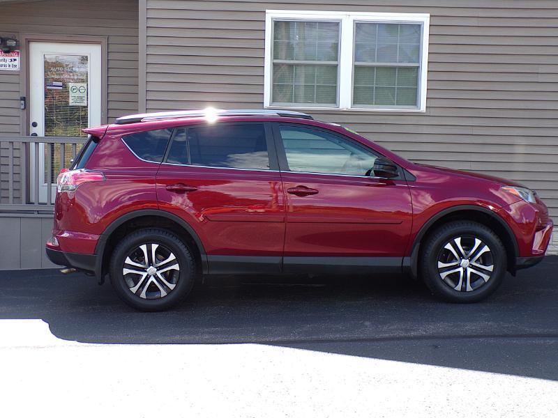 Toyota RAV4 LE AWD 2018