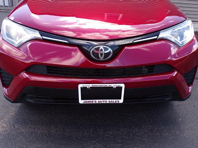 Toyota RAV4 LE AWD 2018