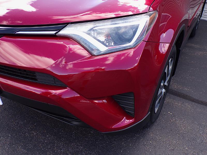 Toyota RAV4 LE AWD 2018