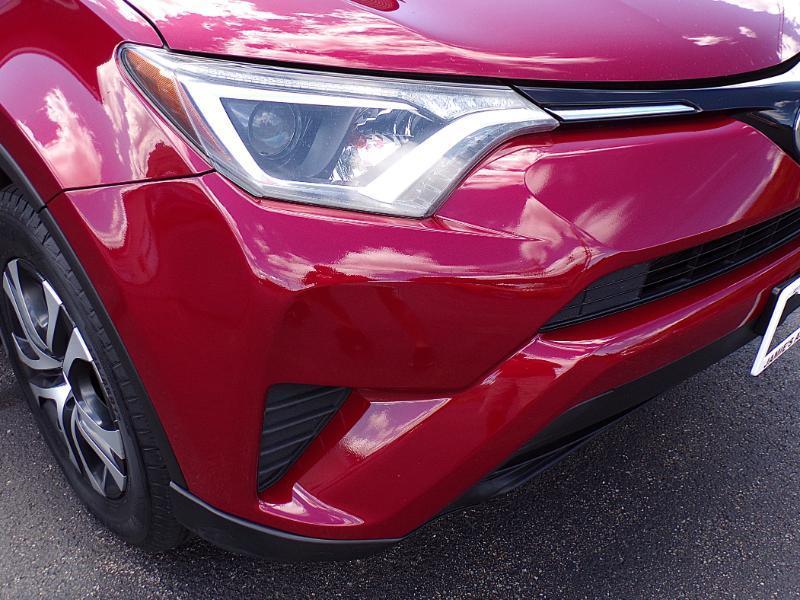 Toyota RAV4 LE AWD 2018