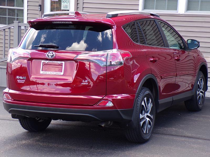 Toyota RAV4 LE AWD 2018