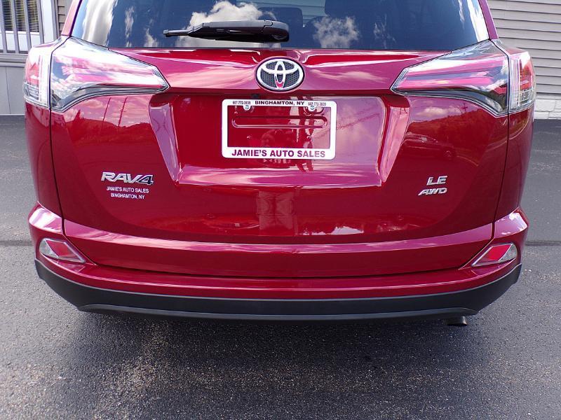 Toyota RAV4 LE AWD 2018