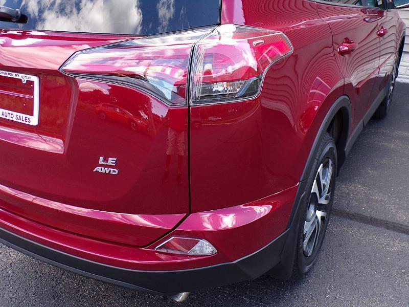 Toyota RAV4 LE AWD 2018