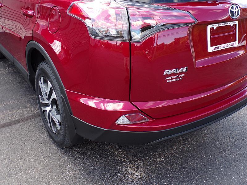 Toyota RAV4 LE AWD 2018