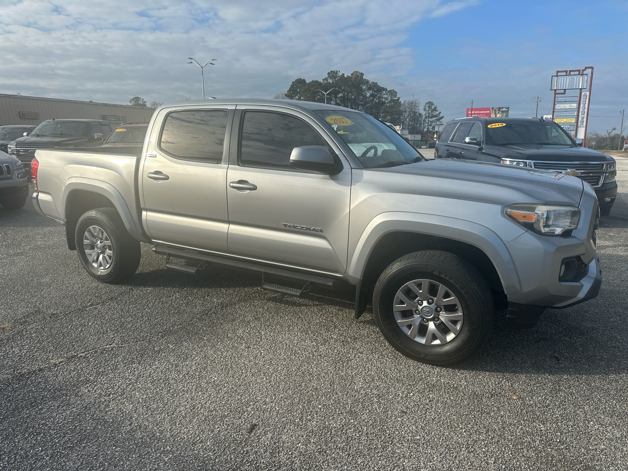 Toyota Tacoma SR5 Double Cab 5' Bed V6 4x2 AT (Natl) 2017