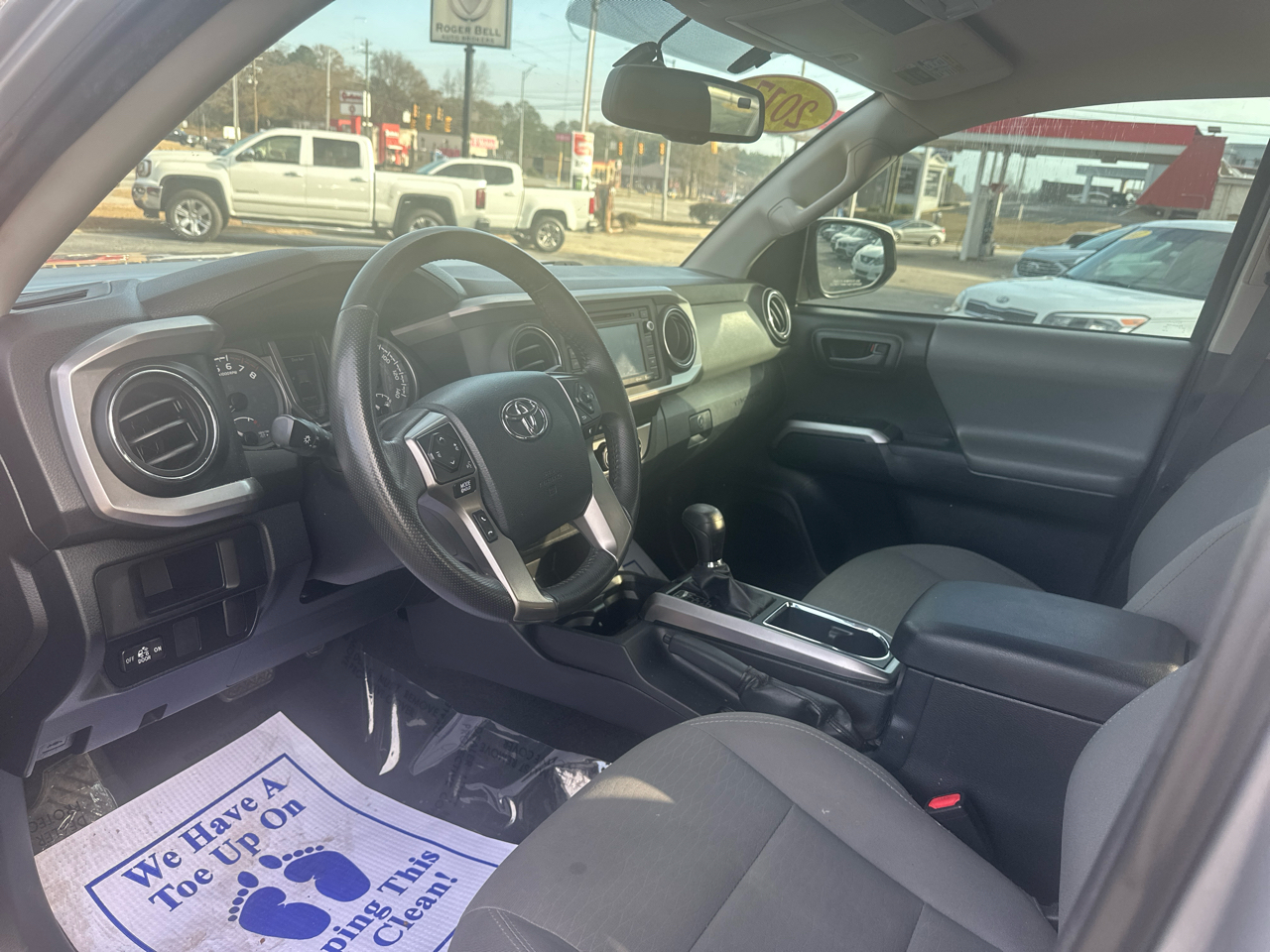 Toyota Tacoma SR5 Double Cab 5' Bed V6 4x2 AT (Natl) 2017