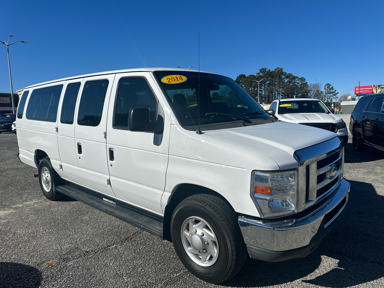 Ford Econoline Wagon E-350 Super Duty Ext XLT 2014