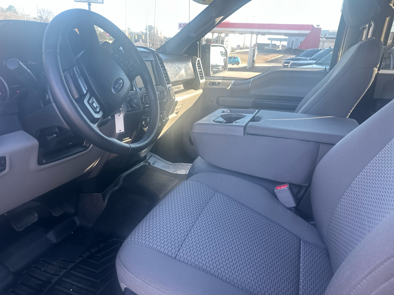 Ford F-150 4WD SuperCrew 145" XLT 2015