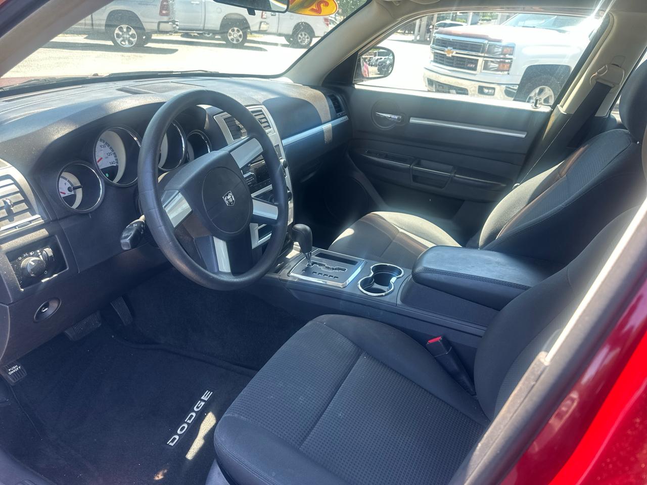 Dodge Charger 4dr Sdn RWD 2010
