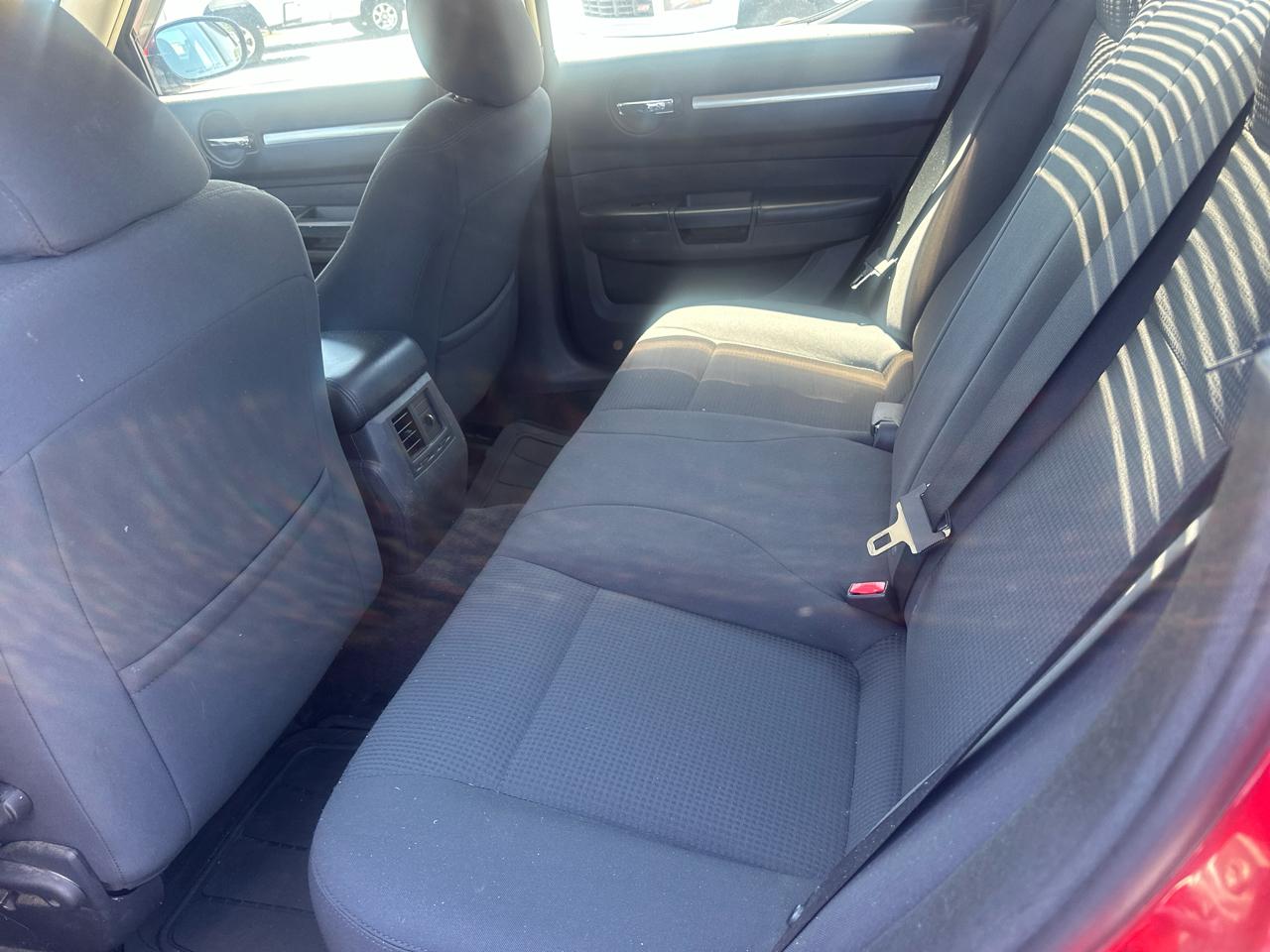 Dodge Charger 4dr Sdn RWD 2010