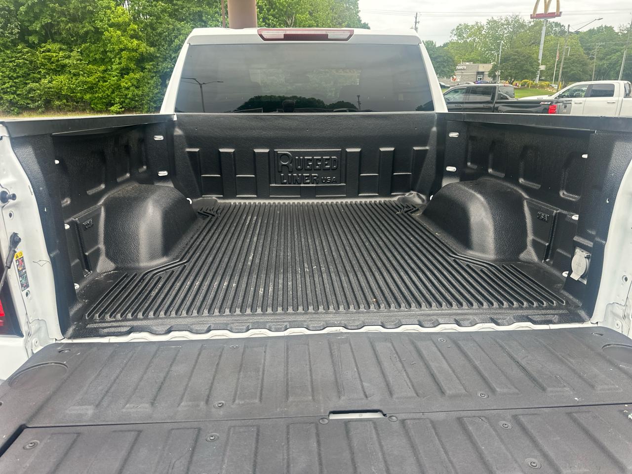 GMC Sierra 1500 4WD Crew Cab 147" SLT 2023