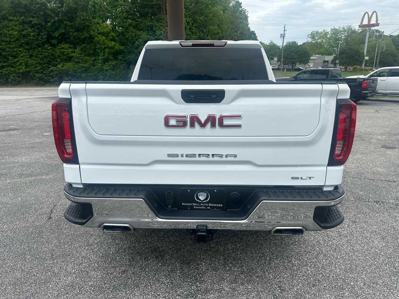 GMC Sierra 1500 4WD Crew Cab 147" SLT 2023