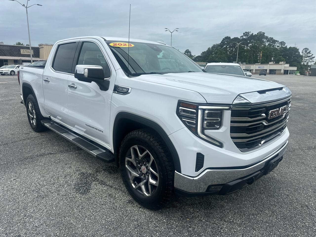 GMC Sierra 1500 4WD Crew Cab 147" SLT 2023