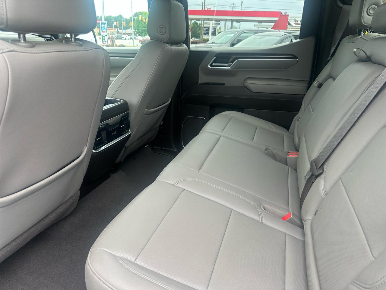 GMC Sierra 1500 4WD Crew Cab 147" SLT 2023