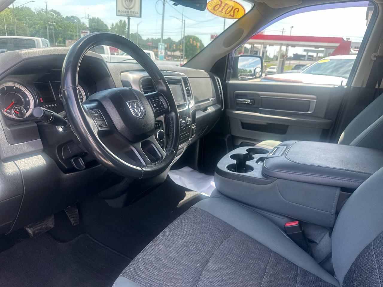 RAM 1500 4WD Quad Cab 140.5" Big Horn 2016