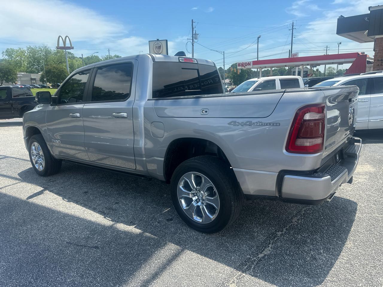 RAM 1500 Big Horn 4x4 Crew Cab 5'7" Box 2020