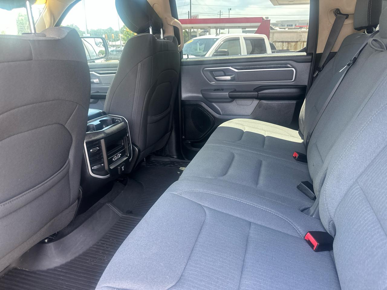 RAM 1500 Big Horn 4x4 Crew Cab 5'7" Box 2020