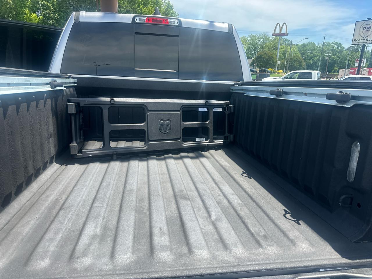 RAM 1500 Big Horn 4x4 Crew Cab 5'7" Box 2020