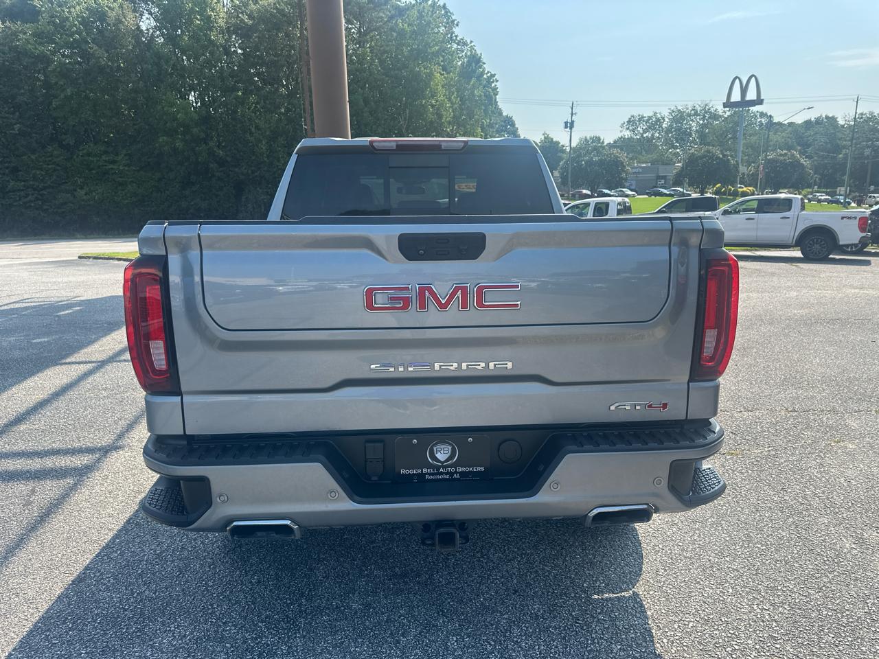 GMC Sierra 1500 4WD Crew Cab 147" AT4 2023