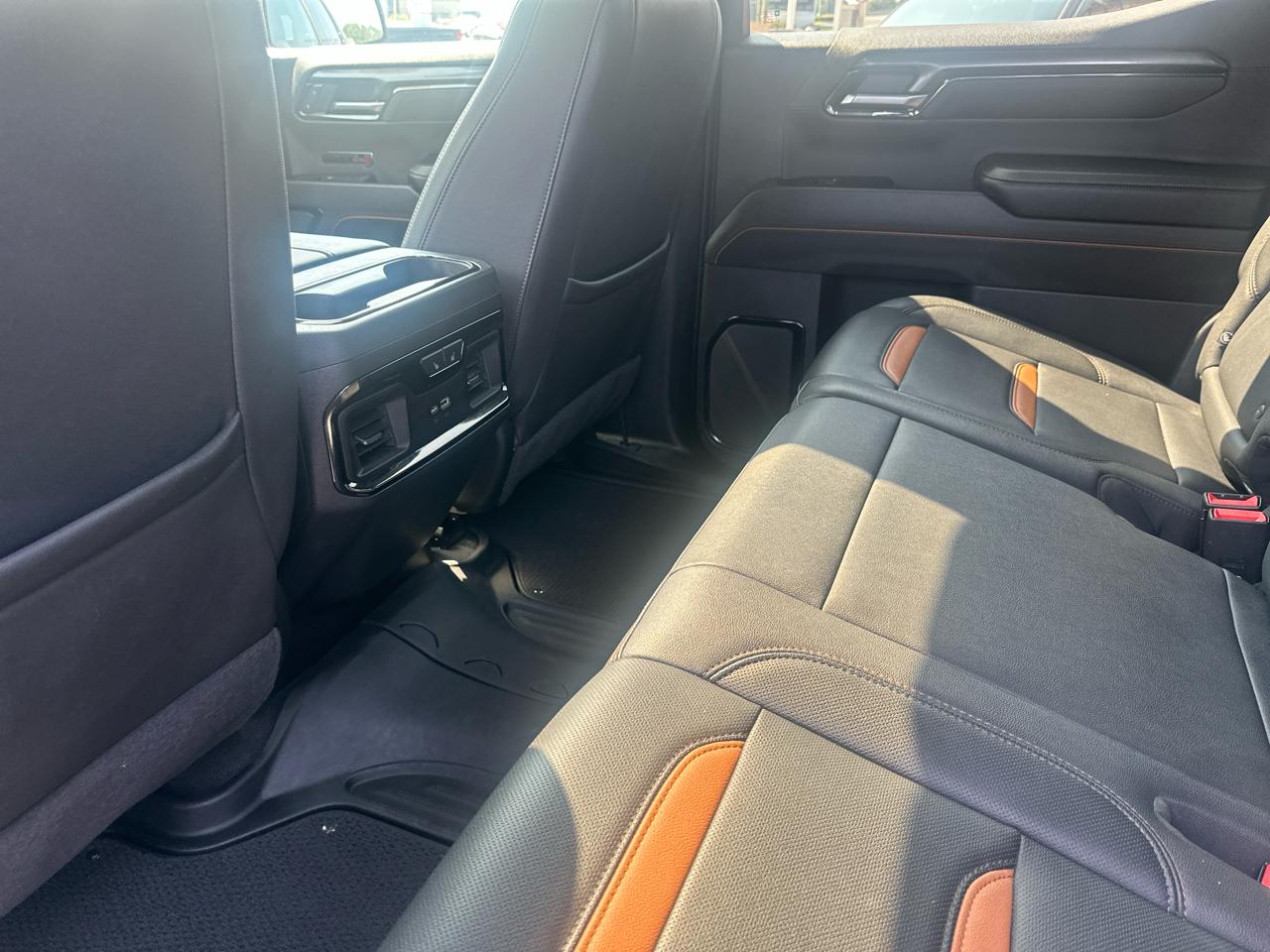 GMC Sierra 1500 4WD Crew Cab 147" AT4 2023
