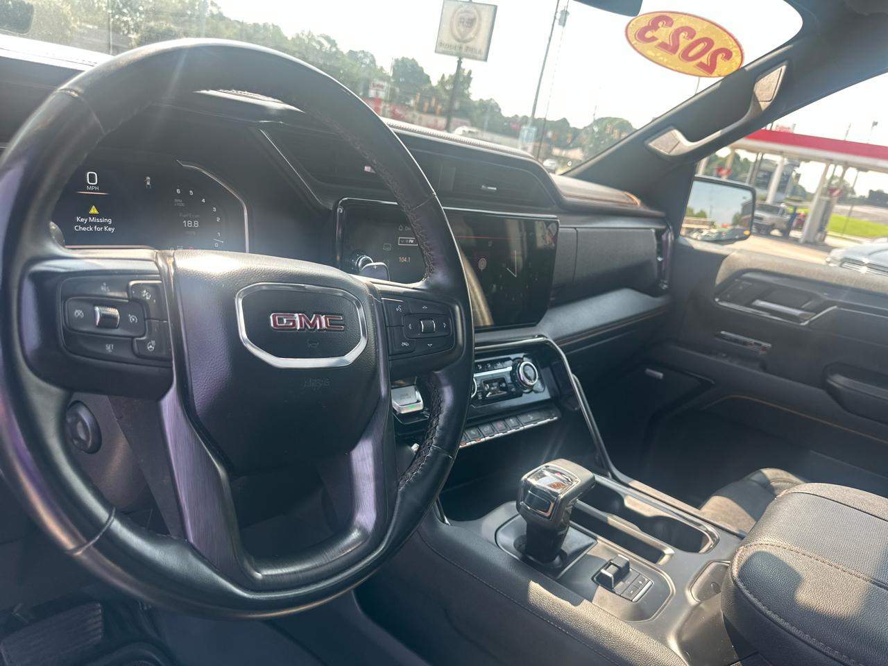 GMC Sierra 1500 4WD Crew Cab 147" AT4 2023