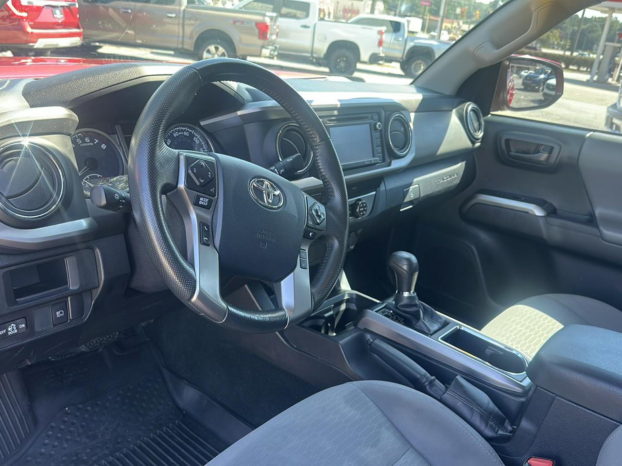Toyota Tacoma 2WD SR5 Double Cab 5' Bed I4 AT (Natl) 2019