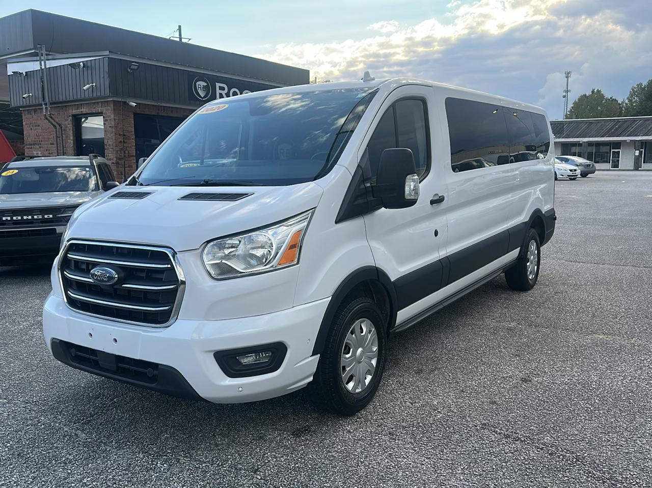 Ford Transit Passenger Wagon T-350 148" Low Roof XLT RWD 2020
