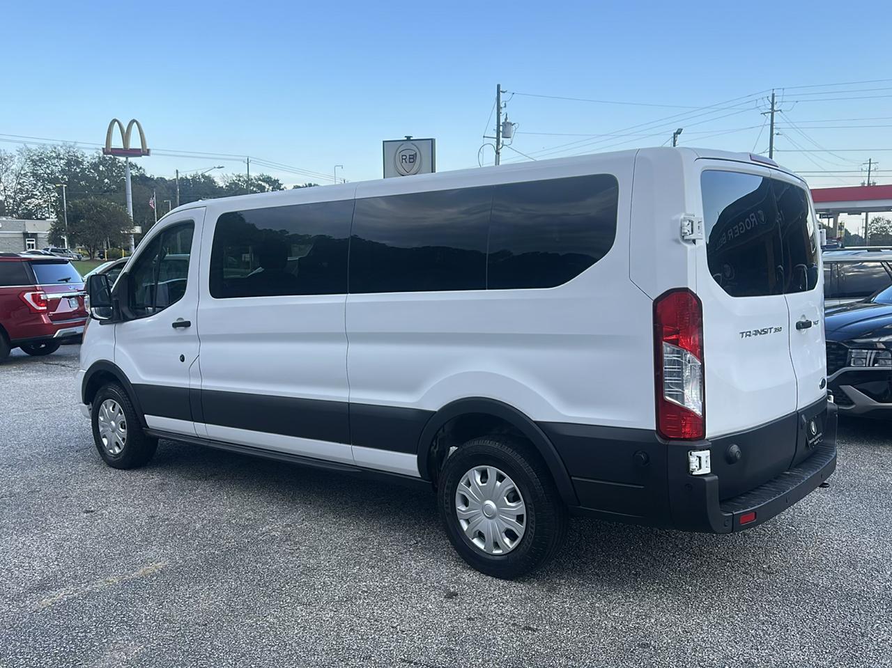 Ford Transit Passenger Wagon T-350 148" Low Roof XLT RWD 2020