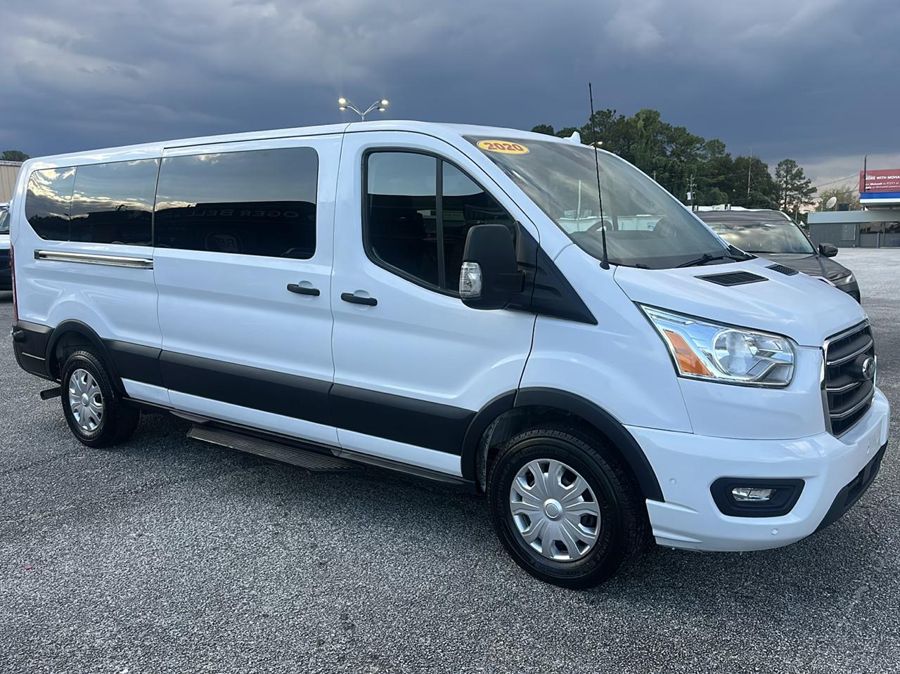 Ford Transit Passenger Wagon T-350 148" Low Roof XLT RWD 2020