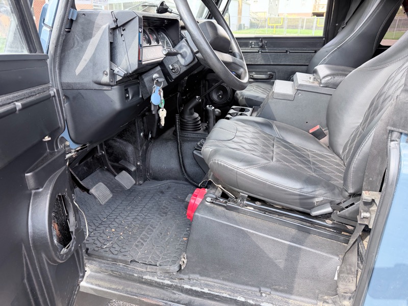 Land Rover Defender 90 2-Door 4WD 1994 Land Rover Defender 90 2-Door 4WD 1994