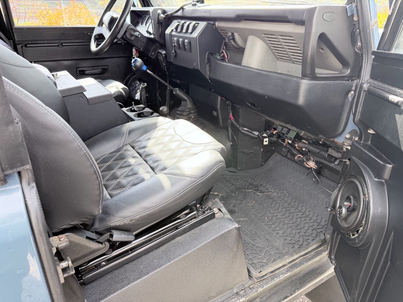 Land Rover Defender 90 2-Door 4WD 1994 Land Rover Defender 90 2-Door 4WD 1994