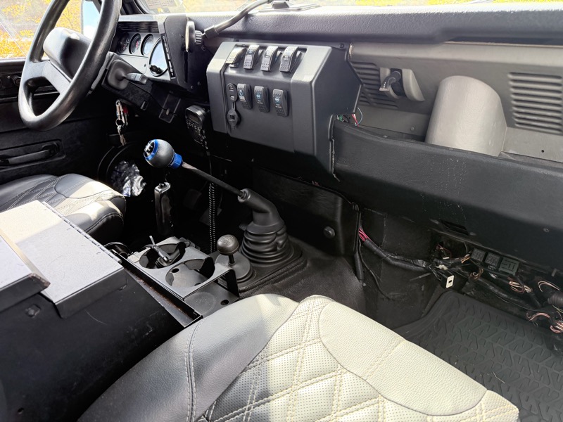 Land Rover Defender 90 2-Door 4WD 1994 Land Rover Defender 90 2-Door 4WD 1994
