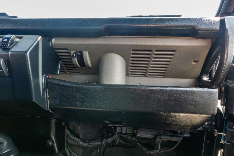 Land Rover Defender 90 2-Door 4WD 1994