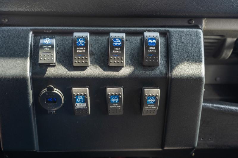 Land Rover Defender 90 2-Door 4WD 1994