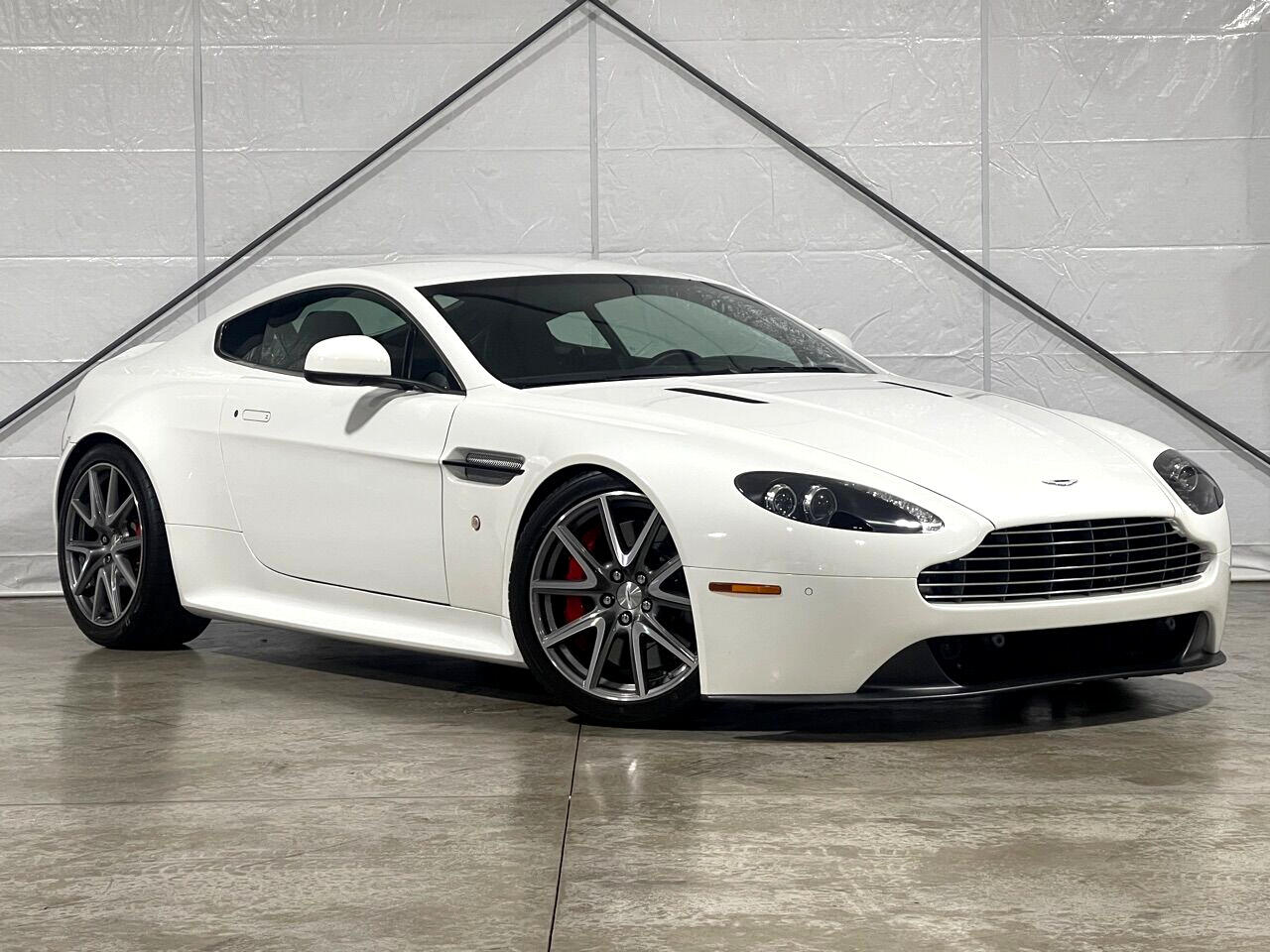 Aston Martin Vantage Coupe 2012