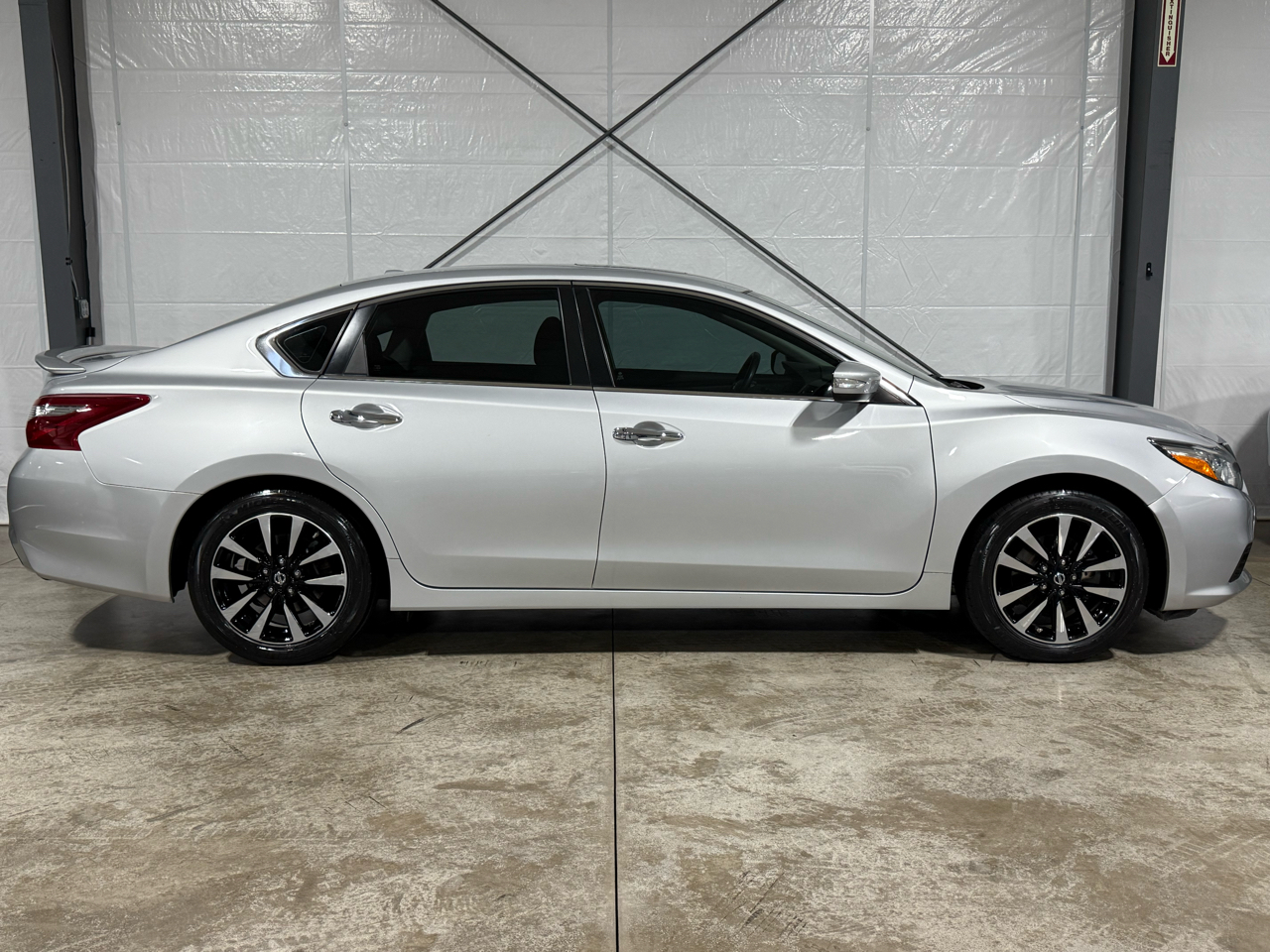 2018 Nissan Altima 2.5 SV photo 2