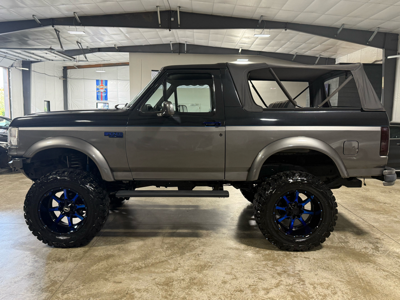 1989 Ford Bronco photo 2
