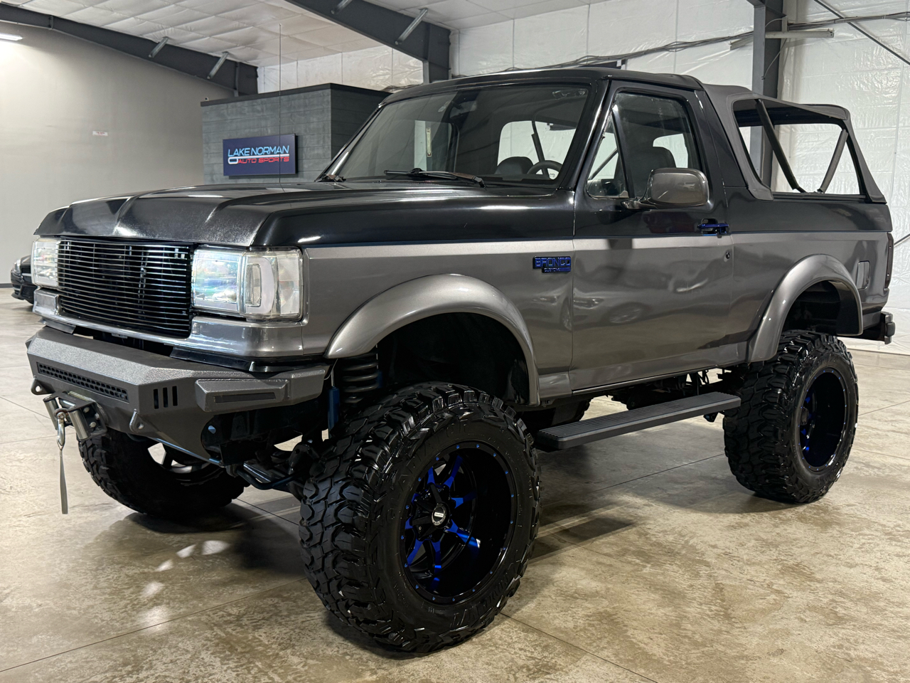 1989 Ford Bronco photo 3