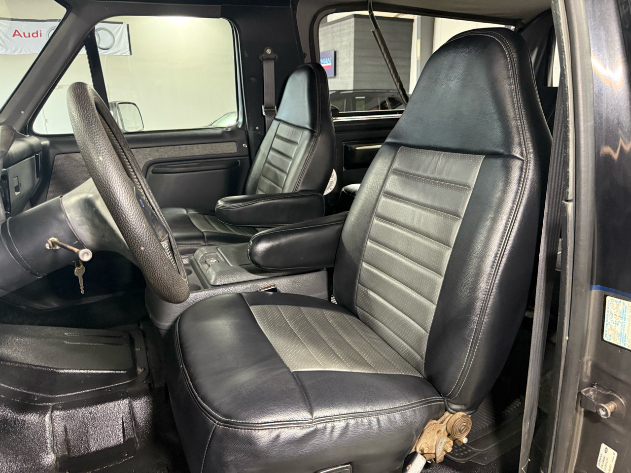 1989 Ford Bronco photo 11