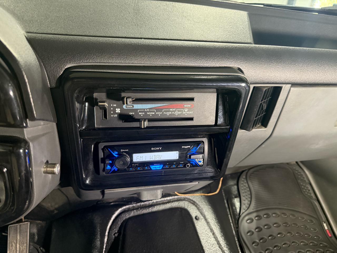 1989 Ford Bronco photo 13