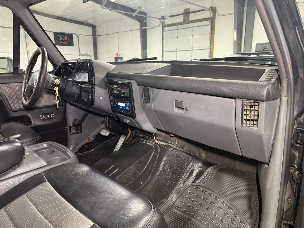 1989 Ford Bronco photo 15