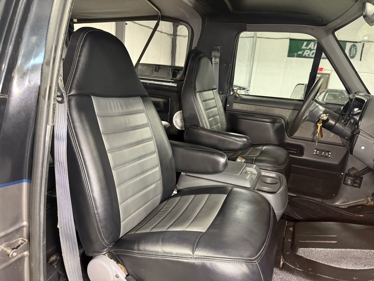 1989 Ford Bronco photo 16