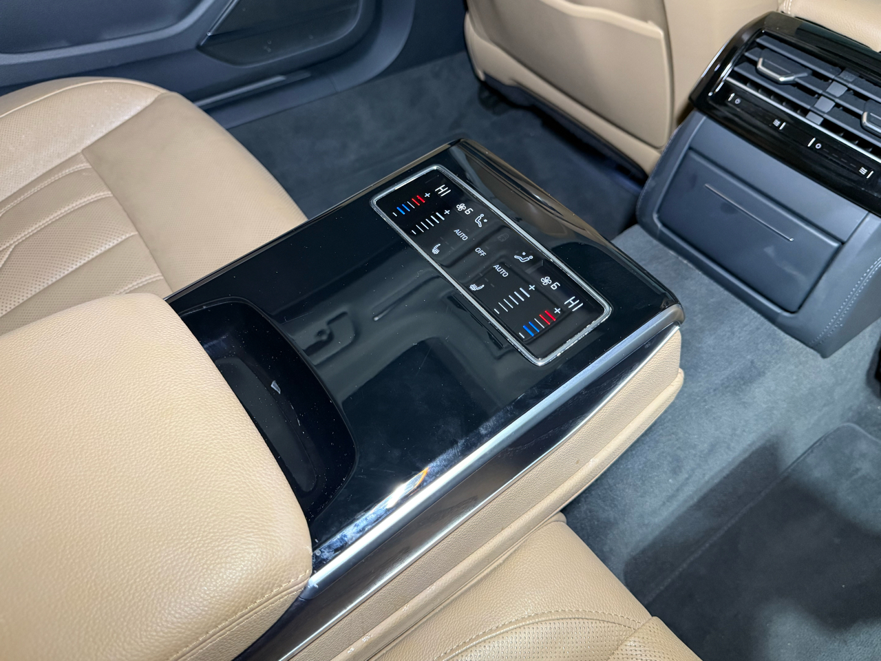 Audi A8 L 3.0 TFSI quattro 2019 Audi A8 L 3.0 TFSI quattro 2019