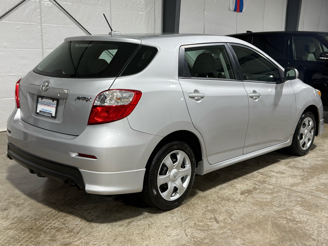 Toyota Matrix Base 4-Speed AT 2010