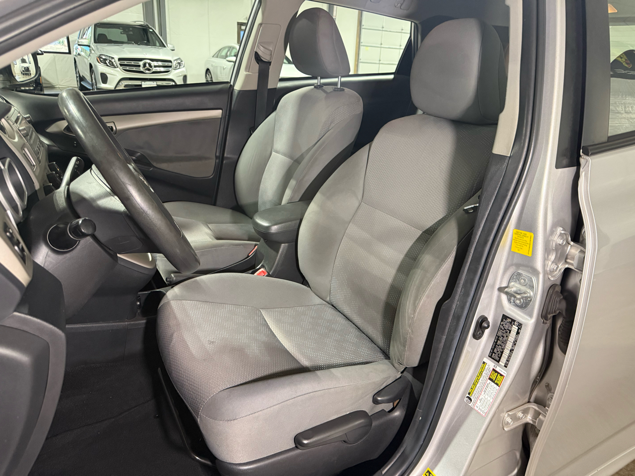 Toyota Matrix Base 4-Speed AT 2010