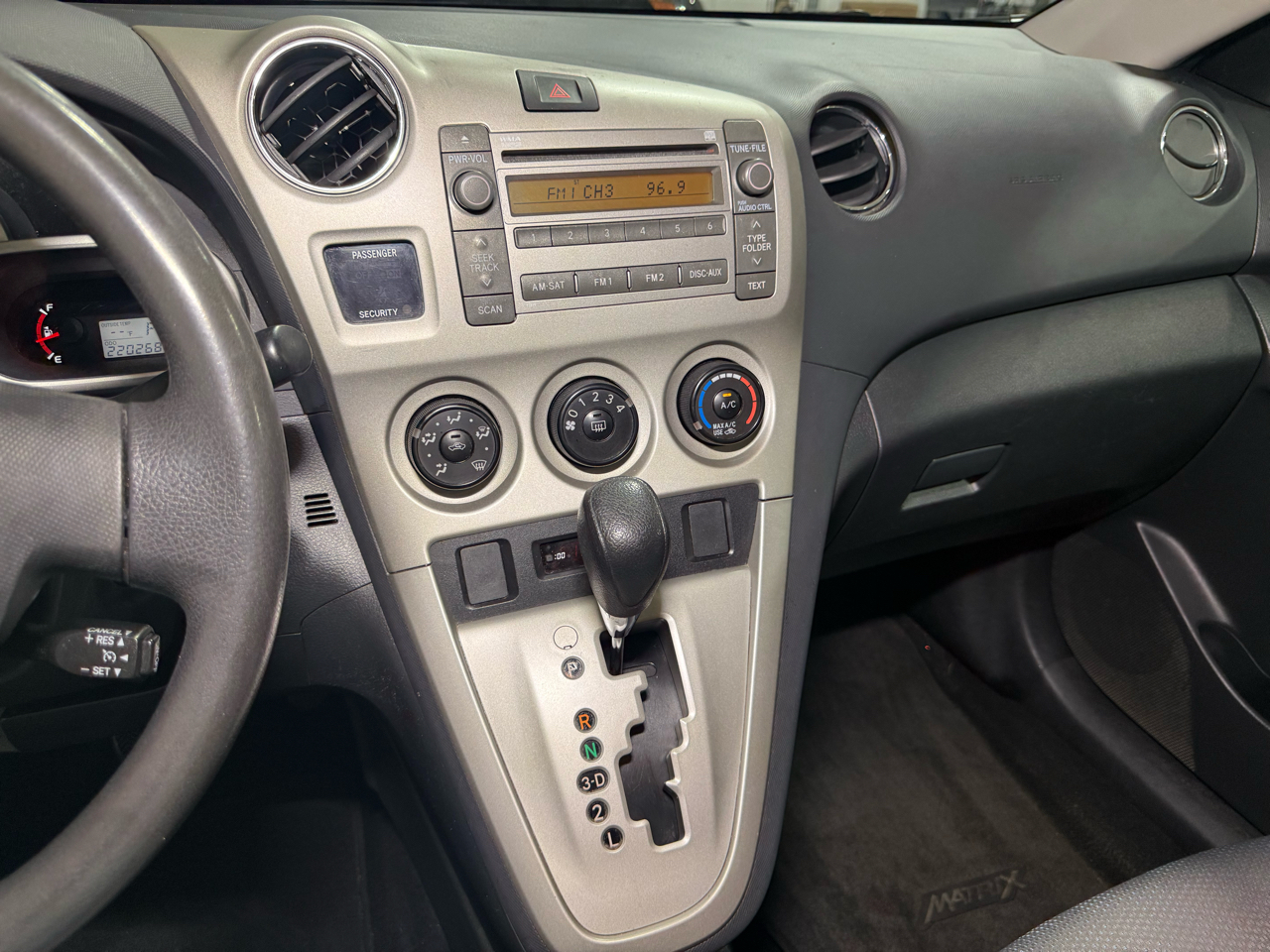 Toyota Matrix Base 4-Speed AT 2010