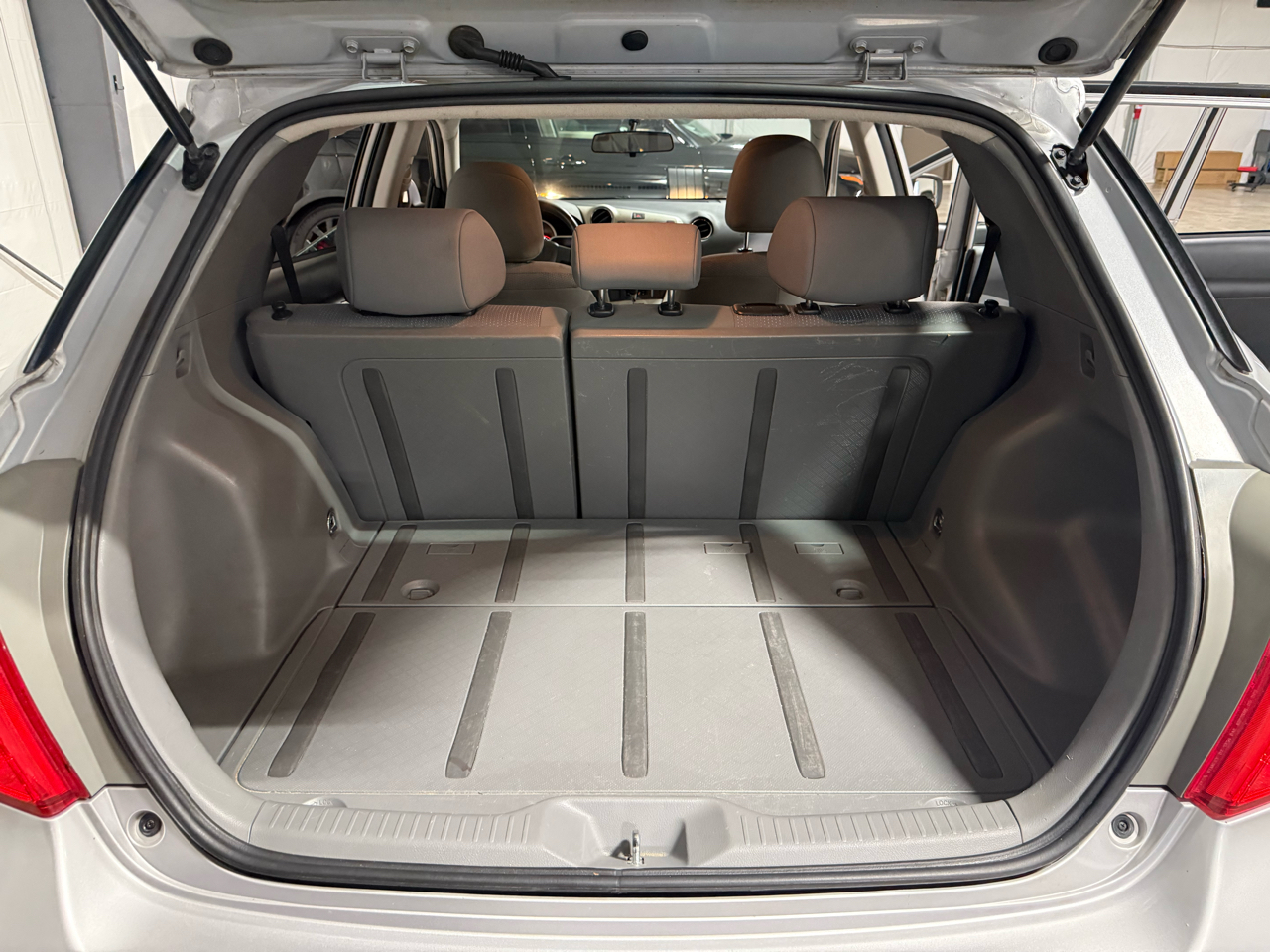 Toyota Matrix Base 4-Speed AT 2010