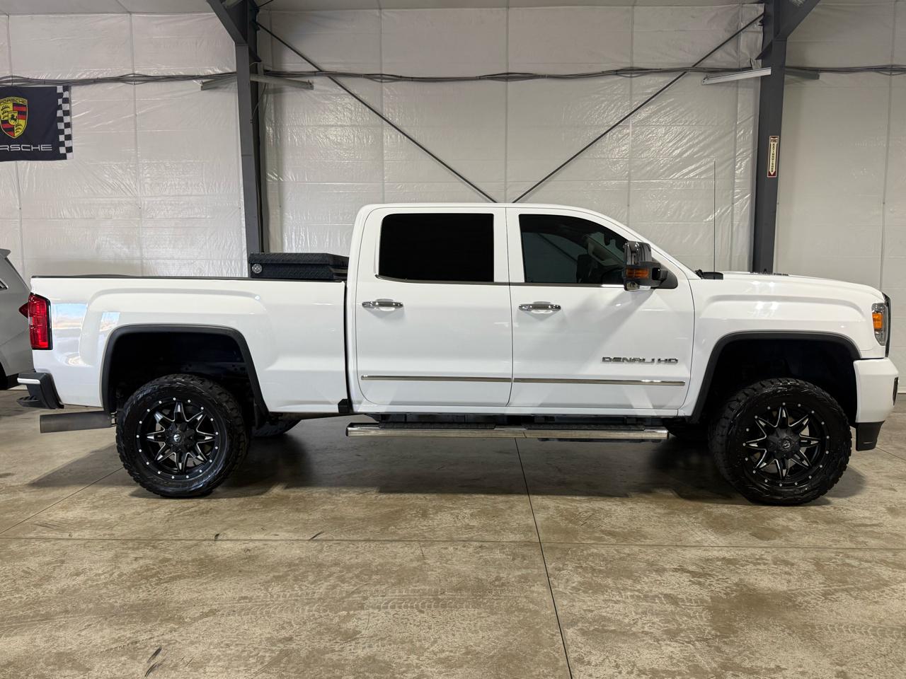 GMC Sierra 2500HD Denali Crew Cab 4WD 2016
