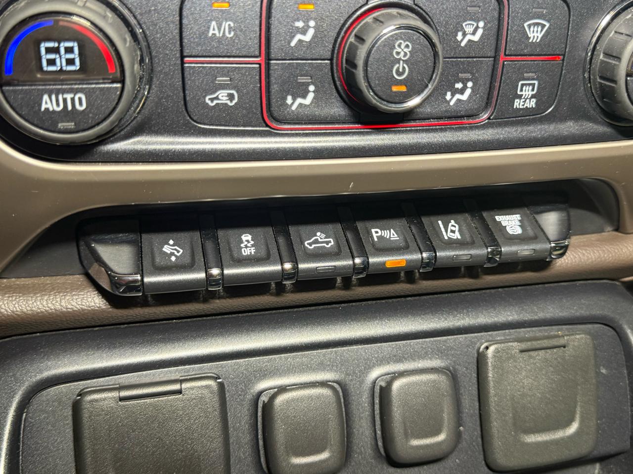 GMC Sierra 2500HD Denali Crew Cab 4WD 2016